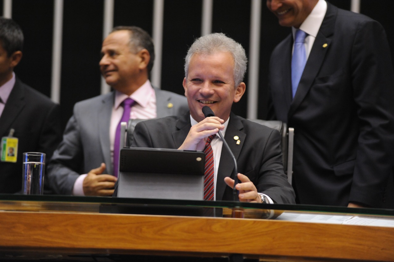 AGORA É LEI: ISENÇÃO PARA QUEM GANHA ATÉ R$ 5 MIL! 