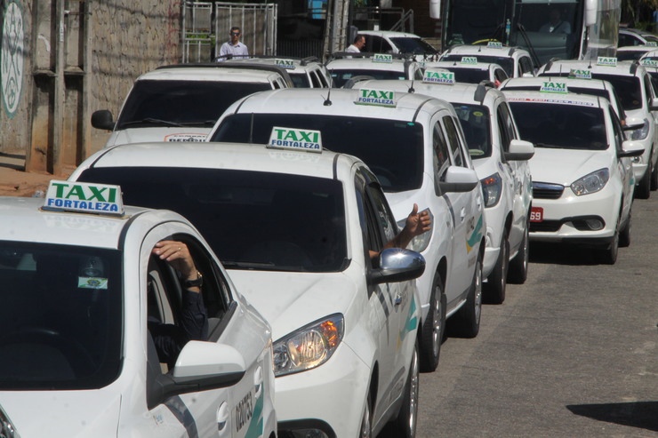 TAXISTAS VALORIZADOS E COM VEÍCULOS NOVOS!